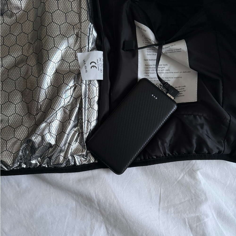 BUY NOW ♥️ NEW Solana Gear Heated Vest (COMES WITH POWER BANK) - Picture 4 of 4